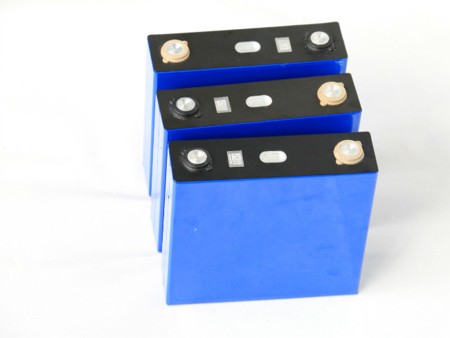 LiFePO4 Cells 3.2v Prismatic Cell Rechargeable For Solar Energy Storage Electric Cars